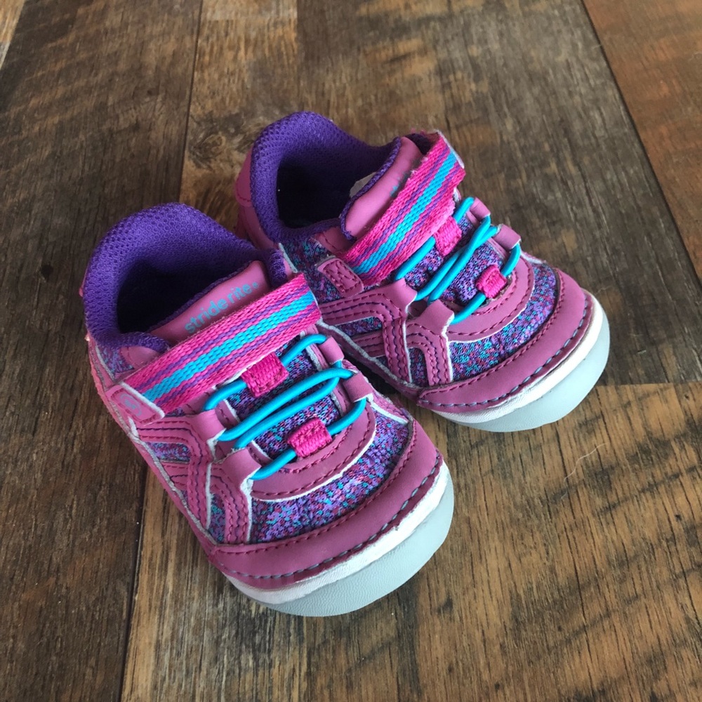 EUC Stride Rite Soft Motion walking shoes.